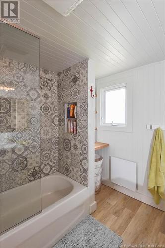 133 Saint-Pierre Est Boulevard, Caraquet, NB - Indoor Photo Showing Bathroom