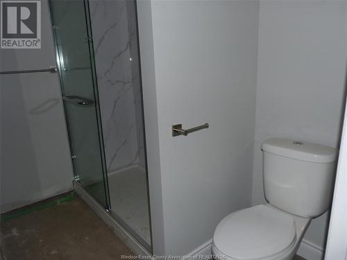 11408 County Road 46 Unit# 20, Comber, ON - Indoor Photo Showing Bathroom