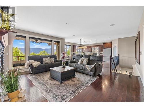 4100 Rockcress Court, Vernon, BC - Indoor Photo Showing Living Room