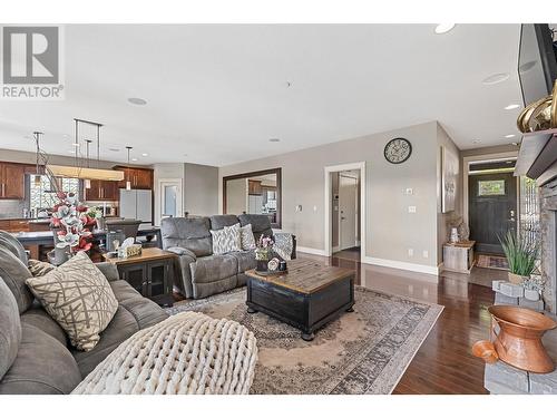 4100 Rockcress Court, Vernon, BC - Indoor Photo Showing Living Room