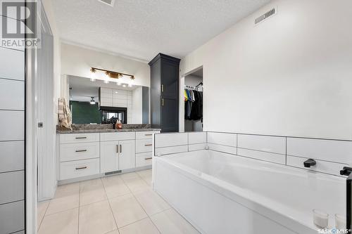 2712 Reynolds Street, Regina, SK - Indoor Photo Showing Bathroom