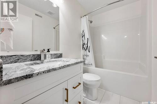 2712 Reynolds Street, Regina, SK - Indoor Photo Showing Bathroom