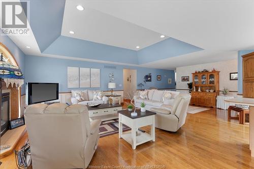 963 Front Road South, Amherstburg, ON - Indoor Photo Showing Living Room