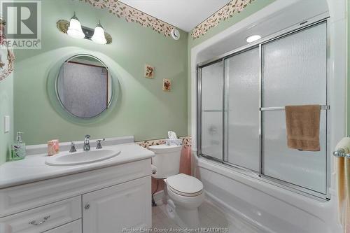 963 Front Road South, Amherstburg, ON - Indoor Photo Showing Bathroom