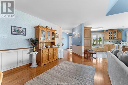 963 Front Road South, Amherstburg, ON - Indoor Photo Showing Living Room