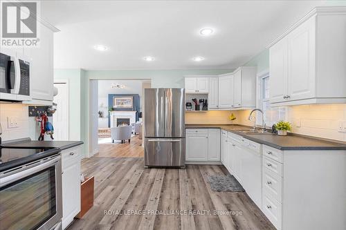 44 Peterson Street, Quinte West, ON - Indoor Photo Showing Kitchen