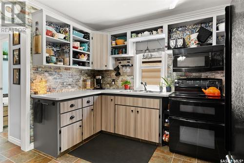 2154 Mackay Street, Regina, SK - Indoor Photo Showing Kitchen With Double Sink