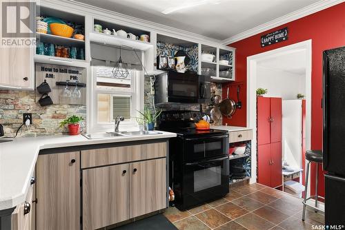 2154 Mackay Street, Regina, SK - Indoor Photo Showing Kitchen With Double Sink