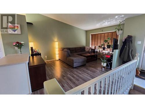 512 98 Avenue, Dawson Creek, BC - Indoor Photo Showing Living Room