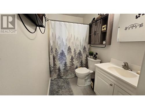 512 98 Avenue, Dawson Creek, BC - Indoor Photo Showing Bathroom