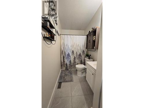 512 98 Avenue, Dawson Creek, BC - Indoor Photo Showing Bathroom