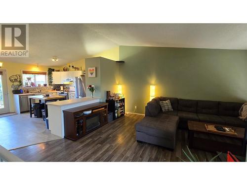 512 98 Avenue, Dawson Creek, BC - Indoor Photo Showing Living Room