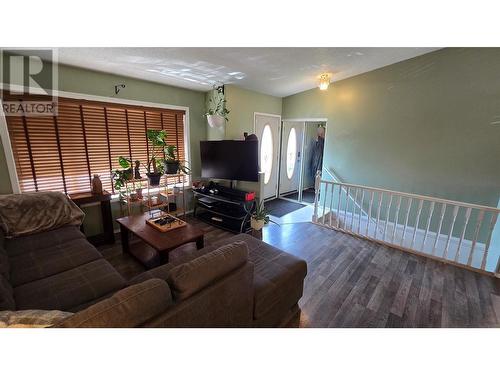 512 98 Avenue, Dawson Creek, BC - Indoor Photo Showing Living Room