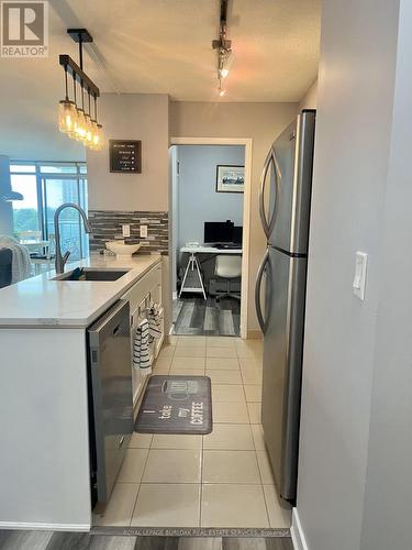 303 - 81 Navy Wharf Court, Toronto, ON - Indoor Photo Showing Kitchen