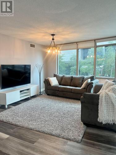 303 - 81 Navy Wharf Court, Toronto, ON - Indoor Photo Showing Living Room