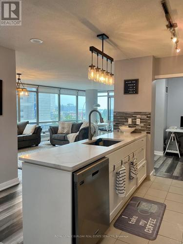 303 - 81 Navy Wharf Court, Toronto, ON - Indoor Photo Showing Kitchen