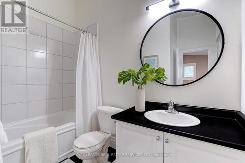 402 Martha Street, Burlington, ON - Indoor Photo Showing Bathroom