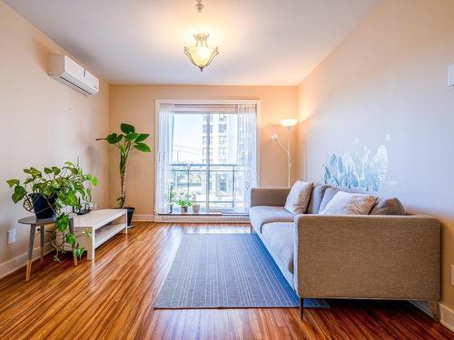 Living room - 307-7040 Rue Allard, Montréal (Lasalle), QC - Indoor Photo Showing Living Room