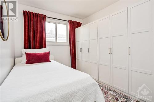 630 Peter'S Point Road, White Lake, ON - Indoor Photo Showing Bedroom