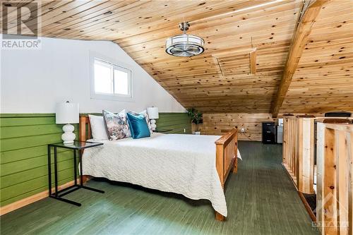 630 Peter'S Point Road, White Lake, ON - Indoor Photo Showing Bedroom