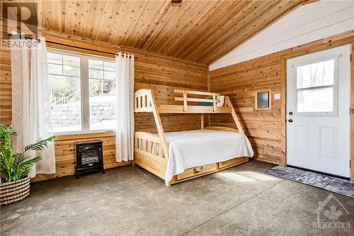 630 Peter'S Point Road, White Lake, ON - Indoor Photo Showing Bedroom