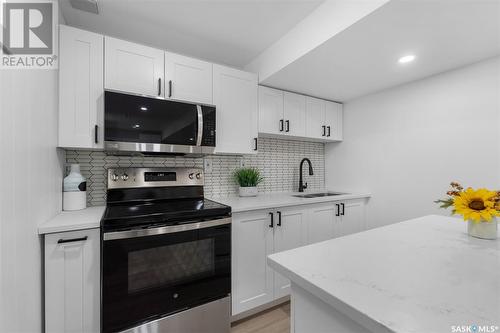 320 H Avenue S, Saskatoon, SK - Indoor Photo Showing Kitchen With Double Sink With Upgraded Kitchen