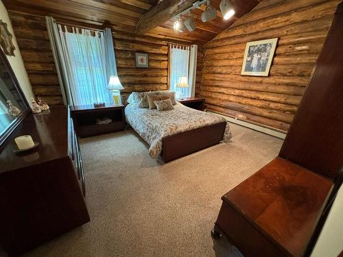 1980 Snowball Creek Road, Grand Forks, BC - Indoor Photo Showing Bedroom