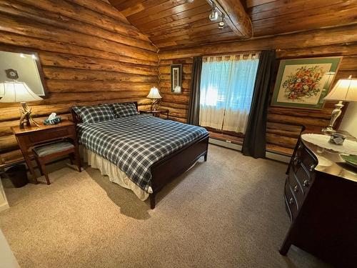 1980 Snowball Creek Road, Grand Forks, BC - Indoor Photo Showing Bedroom