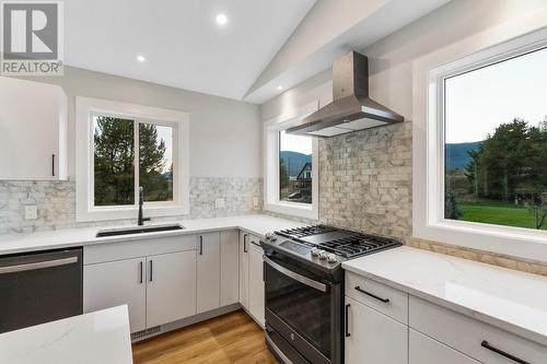 1143 Hipwell Road, Ootischenia, BC - Indoor Photo Showing Kitchen With Upgraded Kitchen