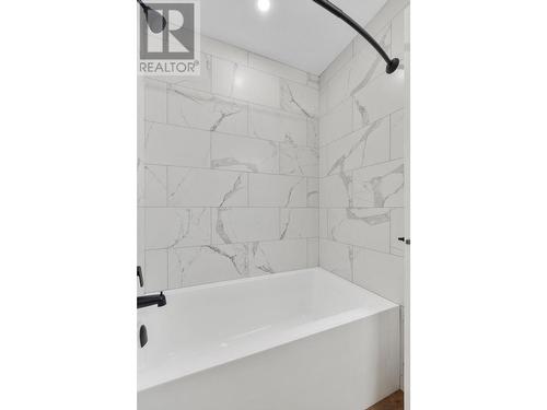 1143 Hipwell Road, Ootischenia, BC - Indoor Photo Showing Bathroom