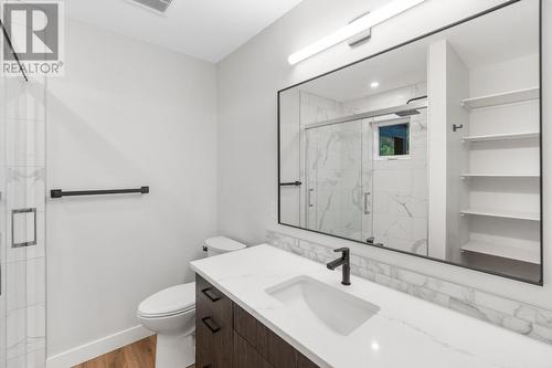 1143 Hipwell Road, Ootischenia, BC - Indoor Photo Showing Bathroom