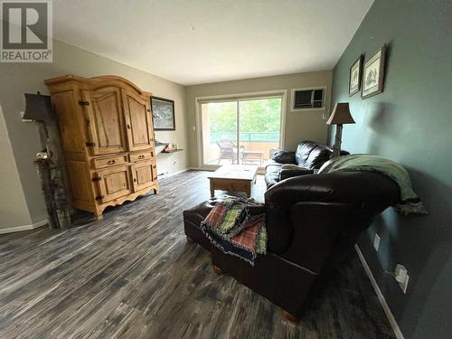 8907 Pineo Court Unit# 207, Summerland, BC - Indoor Photo Showing Living Room