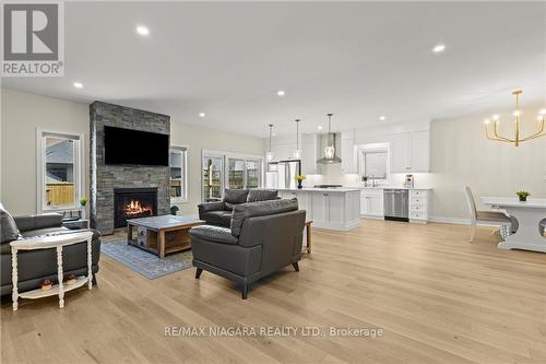 146 Julia Drive, Welland, ON - Indoor Photo Showing Living Room With Fireplace