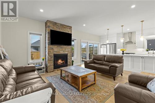 146 Julia Drive, Welland, ON - Indoor Photo Showing Living Room With Fireplace
