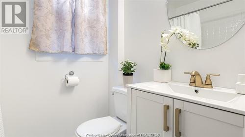 1530 Pillette Road, Windsor, ON - Indoor Photo Showing Bathroom