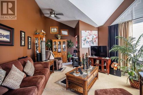 9 Pleasantview Crescent, Kawartha Lakes (Little Britain), ON - Indoor Photo Showing Living Room