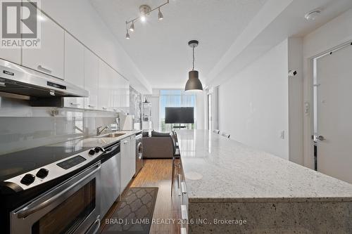 2110 - 33 Singer Court, Toronto, ON - Indoor Photo Showing Kitchen