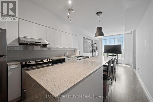 2110 - 33 Singer Court, Toronto, ON - Indoor Photo Showing Kitchen