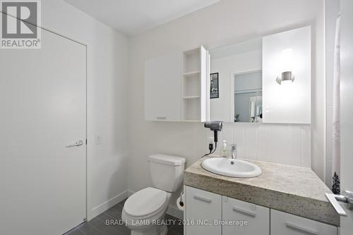2110 - 33 Singer Court, Toronto, ON - Indoor Photo Showing Bathroom