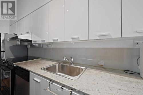 2110 - 33 Singer Court, Toronto, ON - Indoor Photo Showing Kitchen