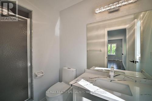 95 Luba Avenue, Richmond Hill, ON - Indoor Photo Showing Bathroom