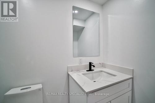 95 Luba Avenue, Richmond Hill, ON - Indoor Photo Showing Bathroom