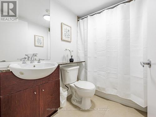 2210 - 381 Front Street W, Toronto, ON - Indoor Photo Showing Bathroom