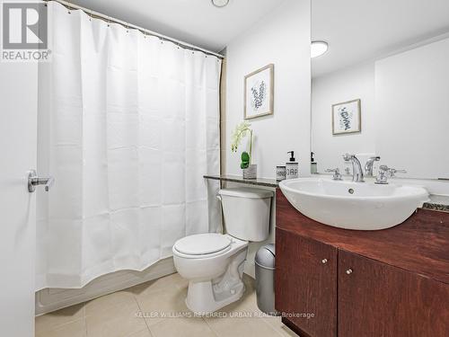 2210 - 381 Front Street W, Toronto, ON - Indoor Photo Showing Bathroom