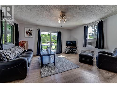 6060 Okanagan Landing Road, Vernon, BC - Indoor Photo Showing Living Room