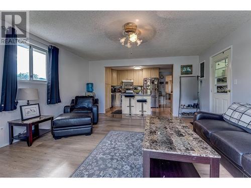 6060 Okanagan Landing Road, Vernon, BC - Indoor Photo Showing Living Room