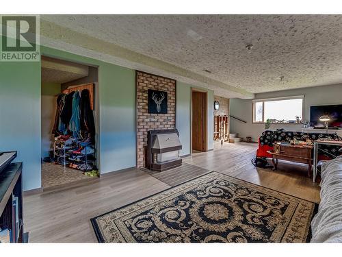 6060 Okanagan Landing Road, Vernon, BC - Indoor Photo Showing Living Room