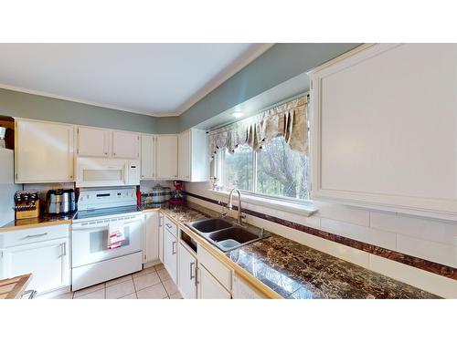 8083 Highway 3/93, Cranbrook, BC - Indoor Photo Showing Kitchen With Double Sink