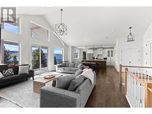 6580 Monck Park Road, Merritt, BC - Indoor Photo Showing Living Room