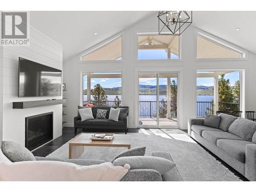 6580 Monck Park Road, Merritt, BC - Indoor Photo Showing Living Room With Fireplace